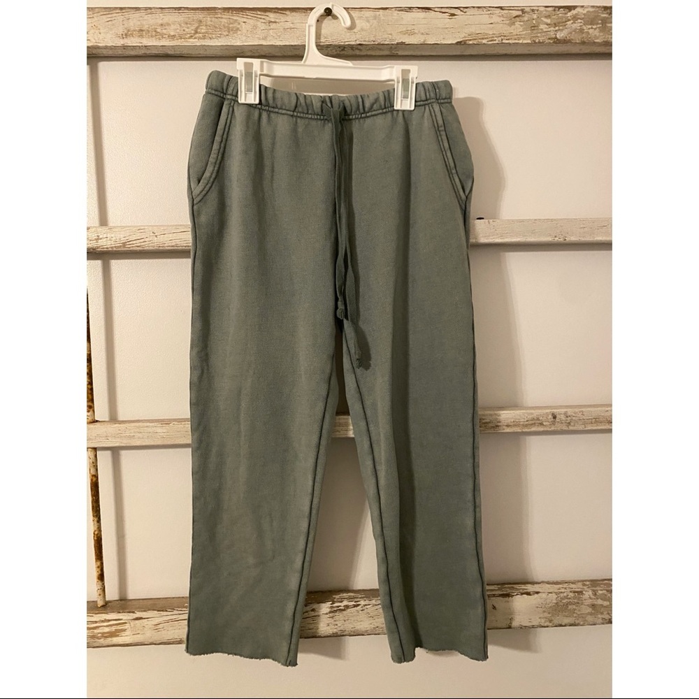 Green cropped aerie sweatpants